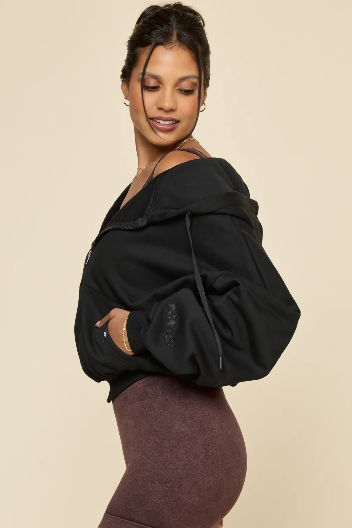 1036-zip-cloud-hoodie-black-1.webp