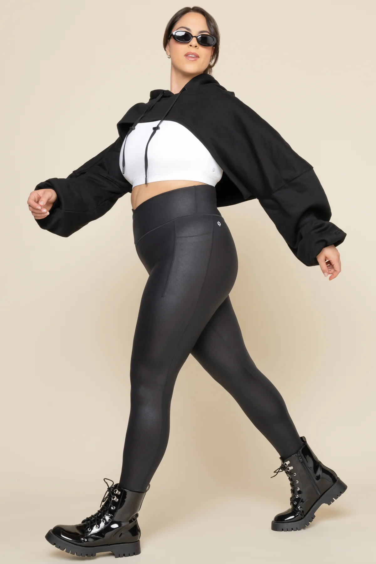 1059-crisscross-hourglass-faux-leather-leggings-with-pockets-black-1.webp
