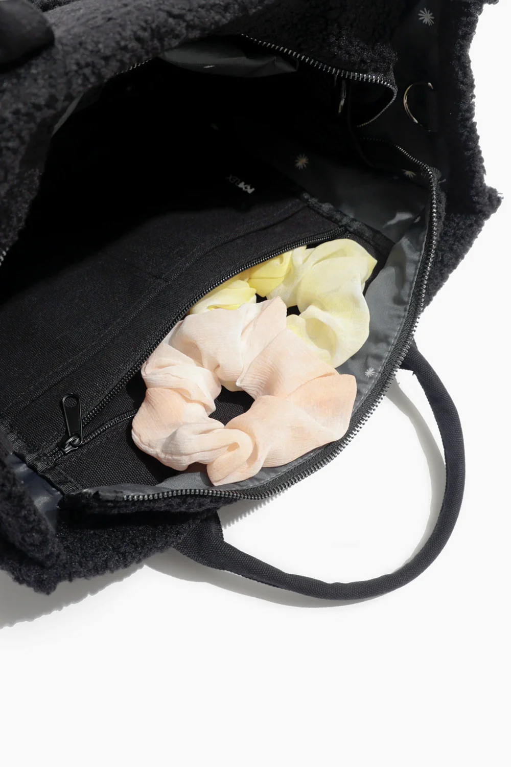 109-sherpa-sloane-tote-black-1.webp