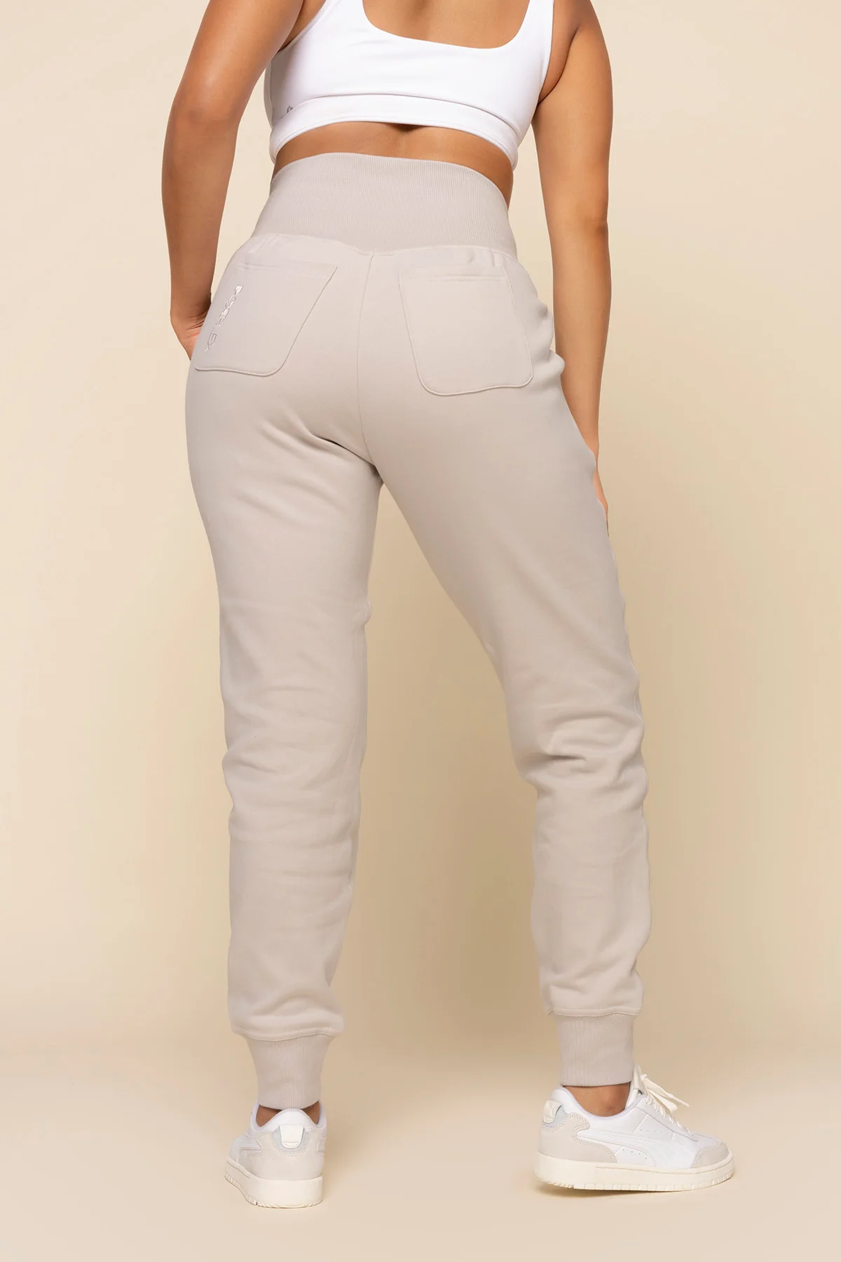 11419-ooey-gooey-jogger-silver-birch-1.webp