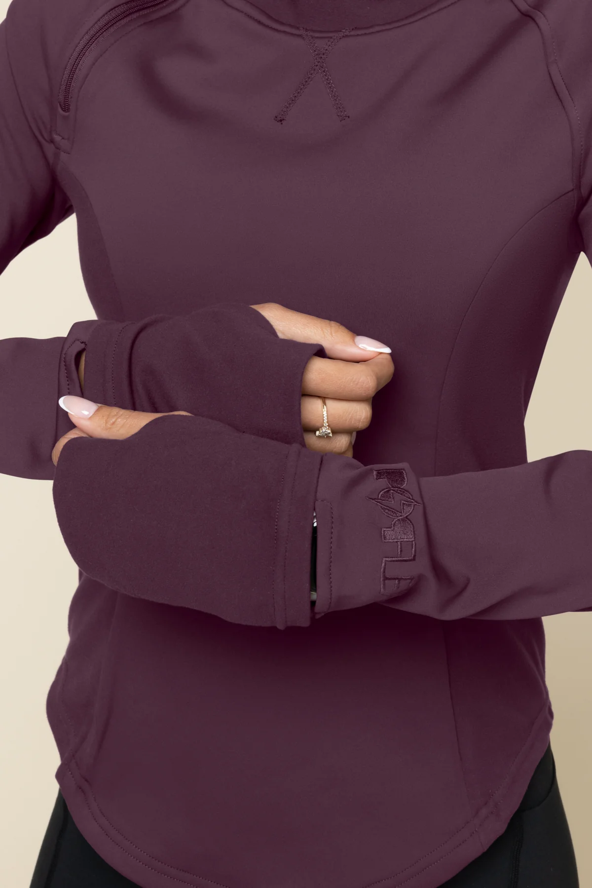 11505-chasing-pavements-mockneck-pullover-aubergine-1.webp