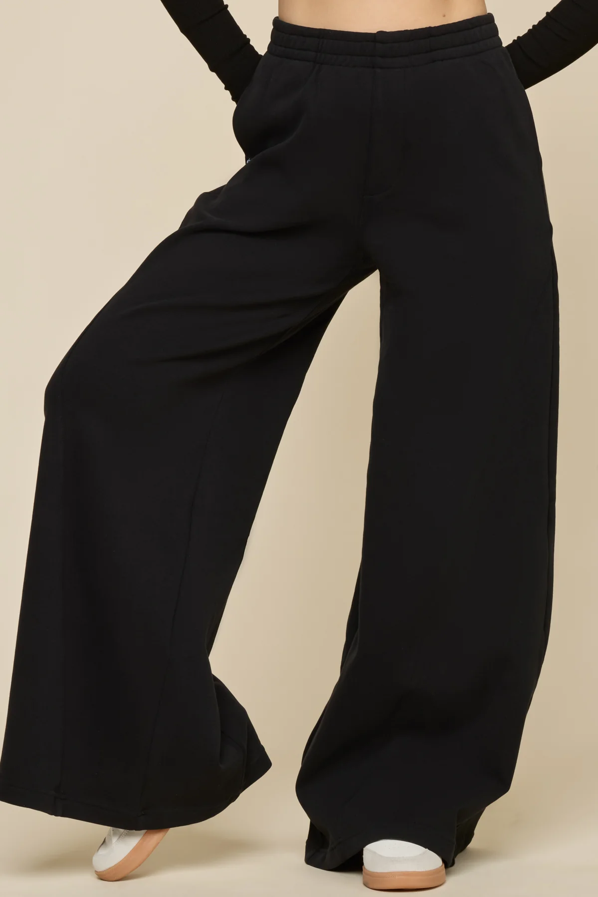 12208-superwide-sweatpant-black-1.webp