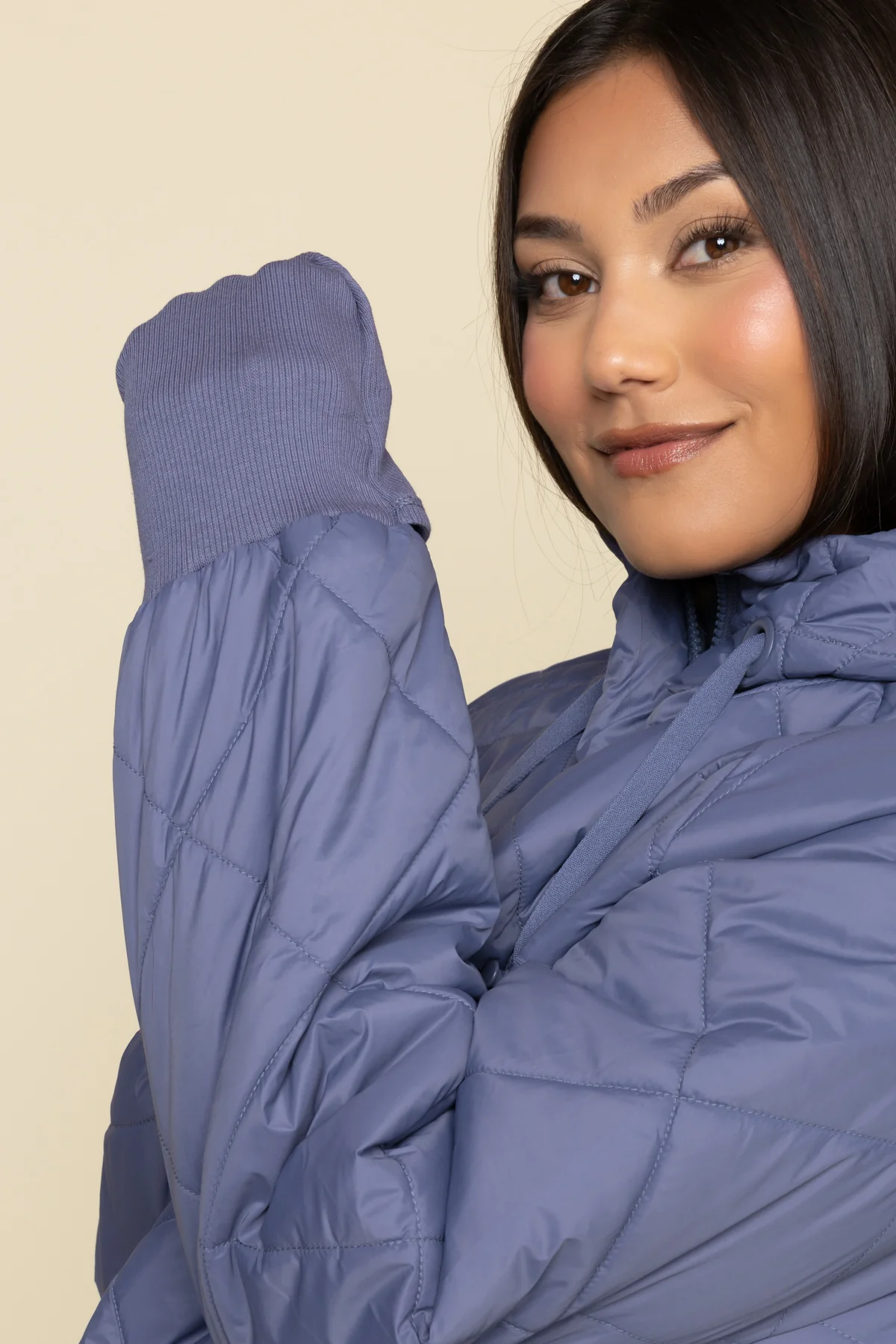 12334-pillow-packable-puffer-jacket-americana-blue-1.webp