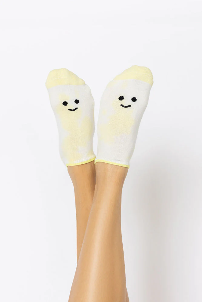 127-happy-face-low-rise-socks-yellow-tie-dye-1.webp