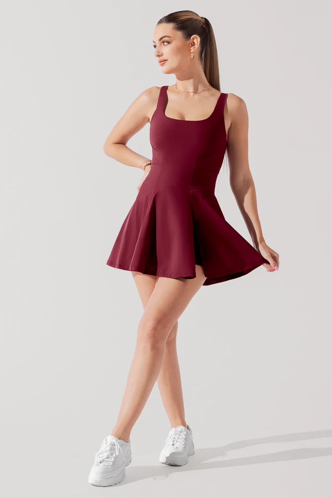 1570-tie-breaker-superdress-crimson-1.webp