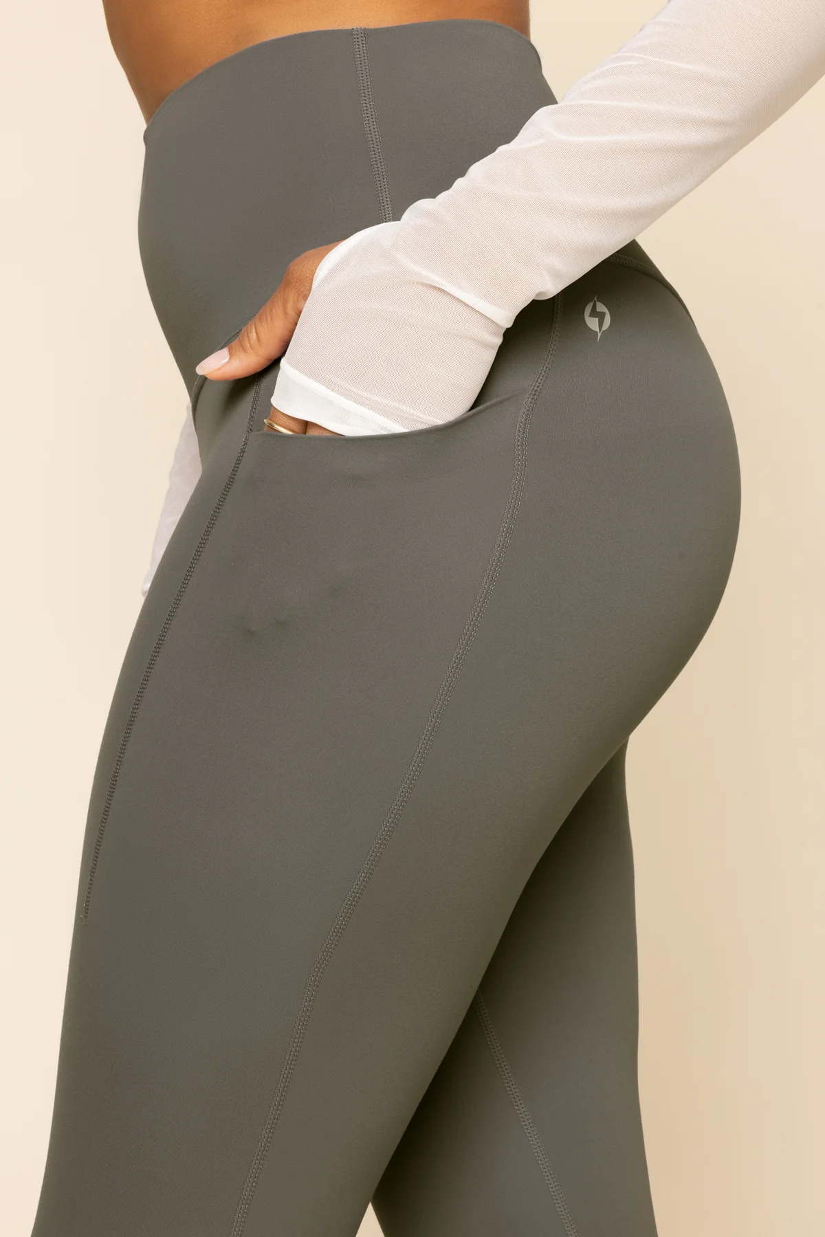2651-supersculpt-leggings-with-pockets-english-ivy-1.webp