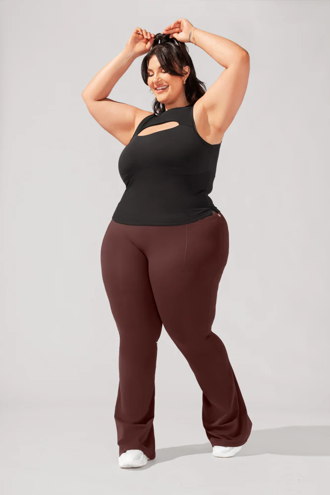 3322-peekaboo-crew-tank-black-1.webp