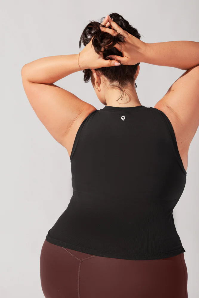 3322-peekaboo-crew-tank-black-1.webp