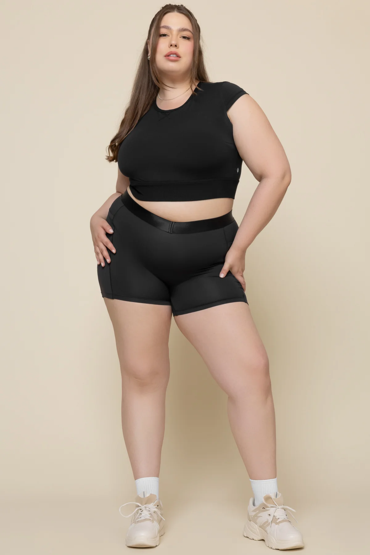 3758-contour-booty-short-black-1.webp