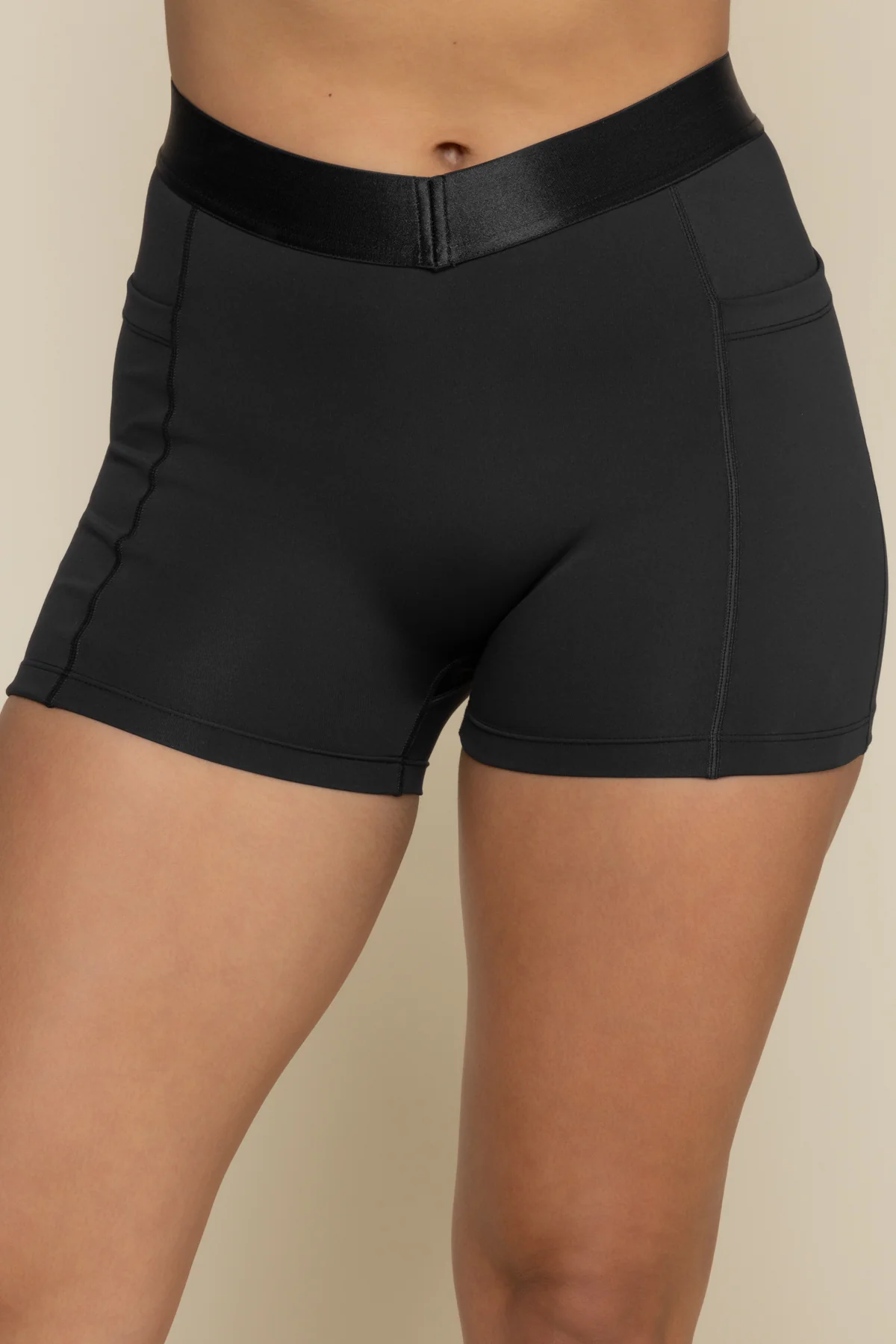 3758-contour-booty-short-black-1.webp