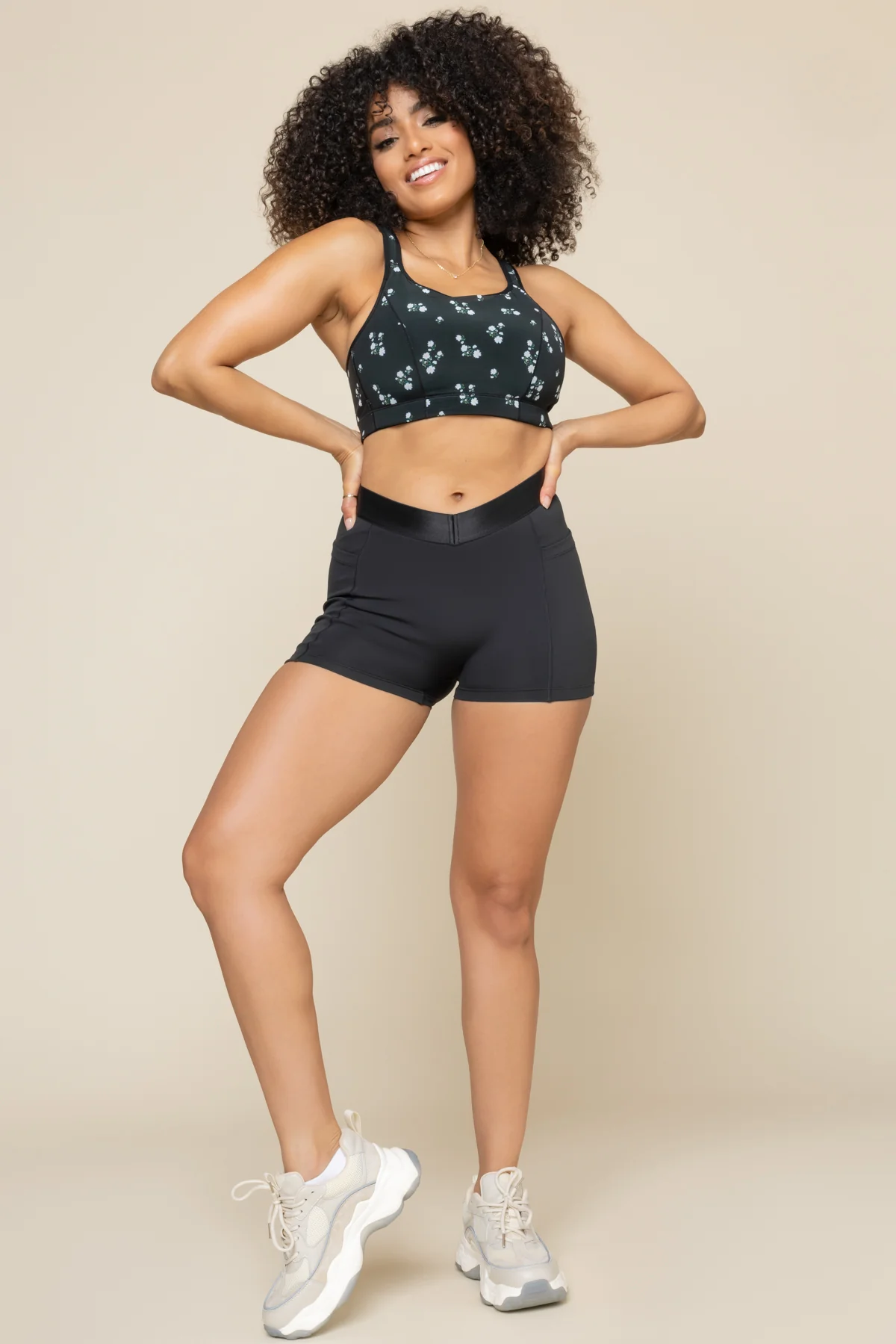 3758-contour-booty-short-black-1.webp