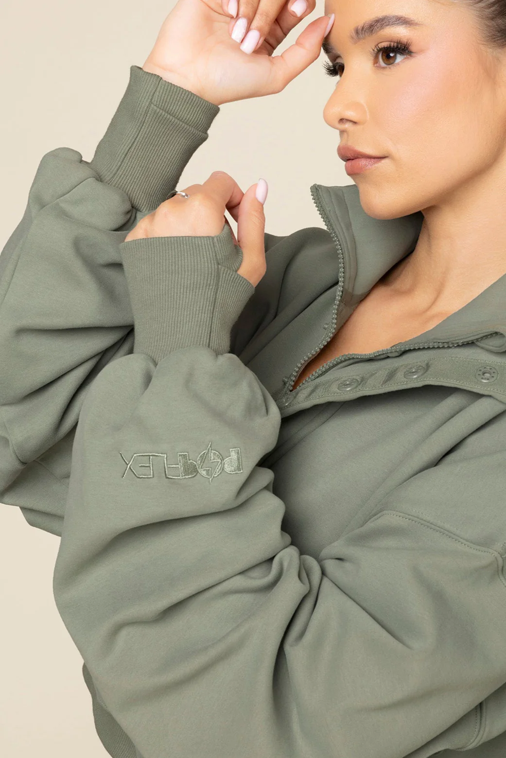 3841-ooey-gooey-crop-half-zip-light-sage-1.webp