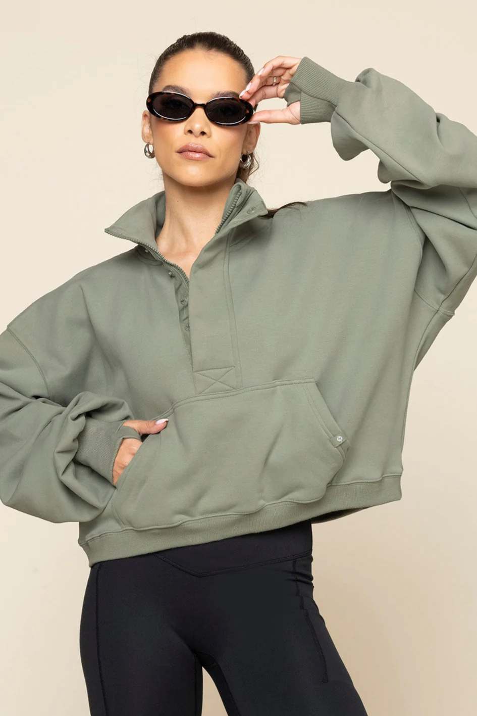3841-ooey-gooey-crop-half-zip-light-sage-1.webp