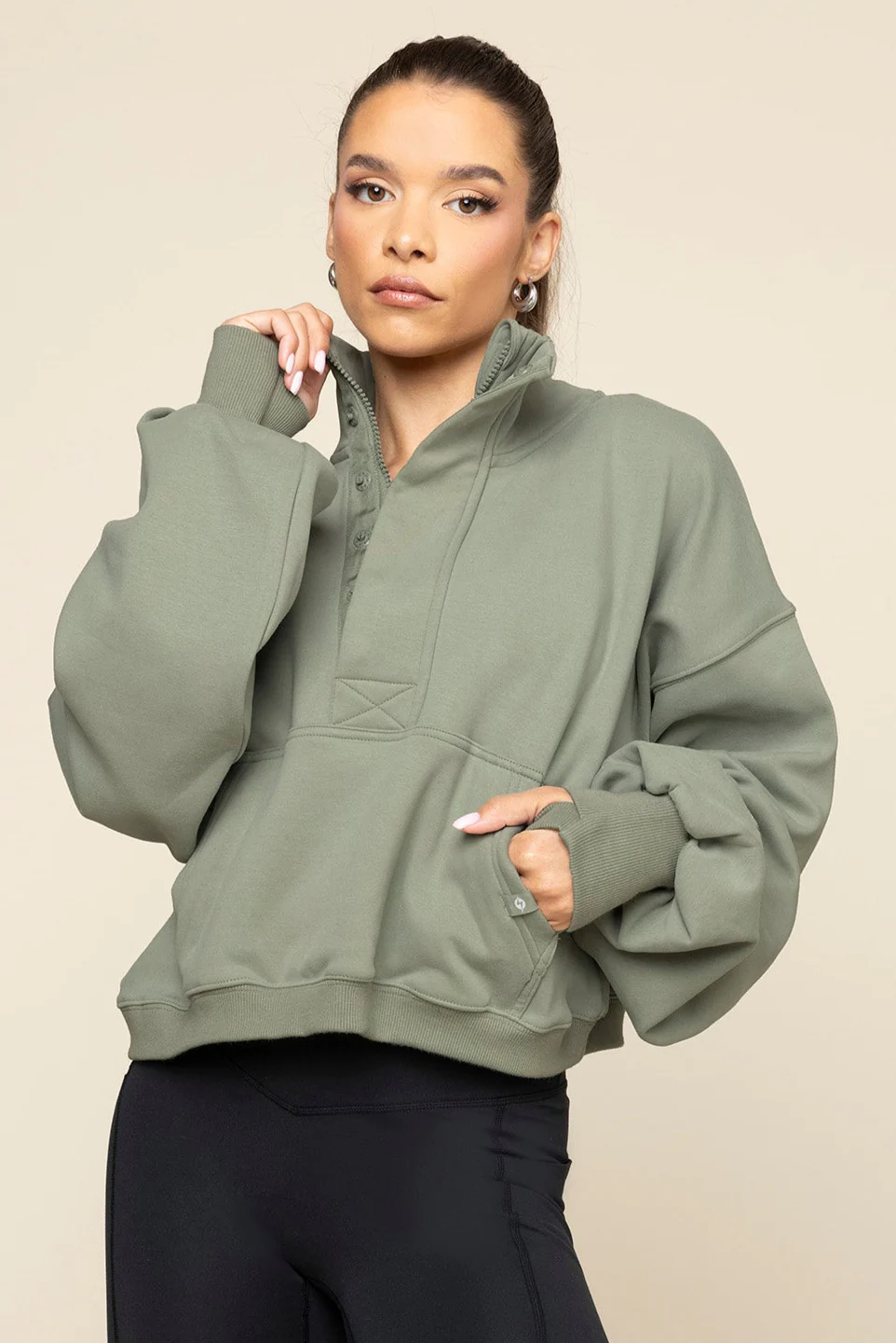 3841-ooey-gooey-crop-half-zip-light-sage-1.webp