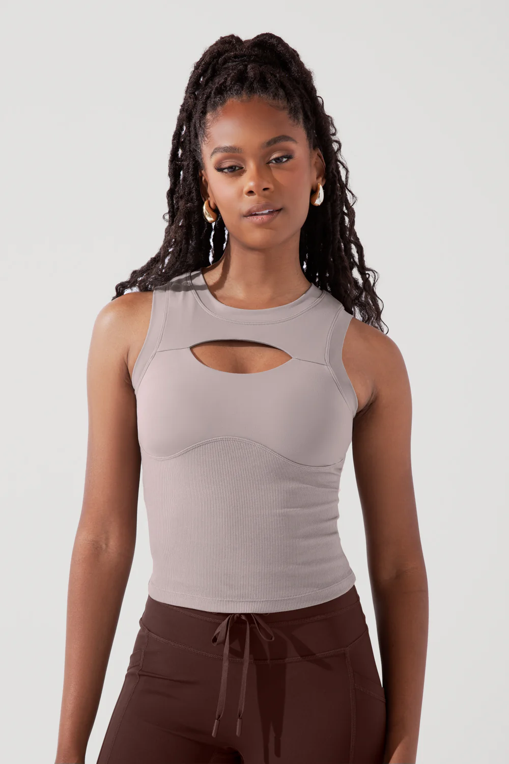 4205-peekaboo-crew-tank-smoky-taupe-1.webp