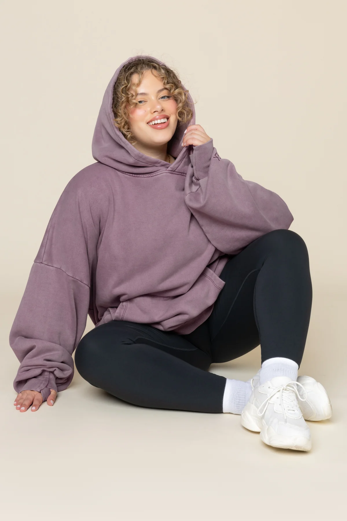 4740-boxy-boyfriend-hoodie-vintage-crimson-1.webp