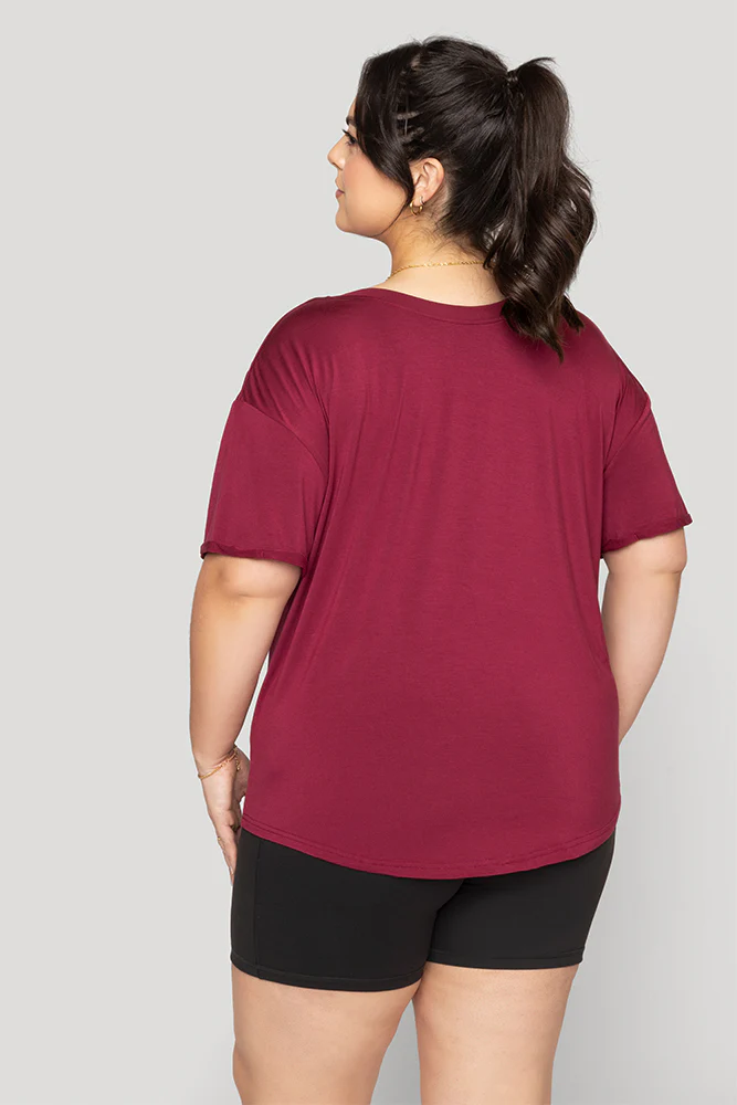 5146-reversible-deep-v-tee-sangria-1.webp
