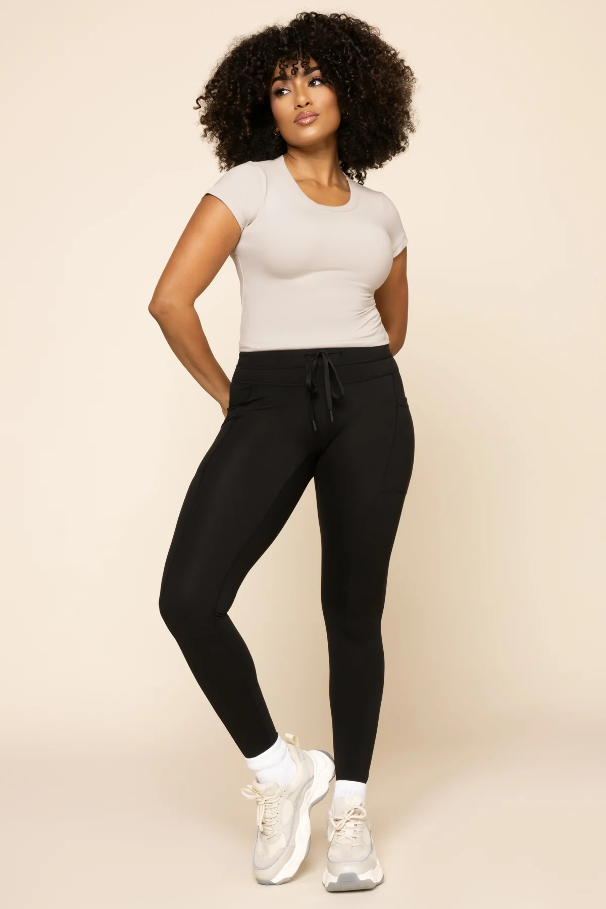6392-call-me-baby-reversible-tee-cropped-oat-milk-1.webp