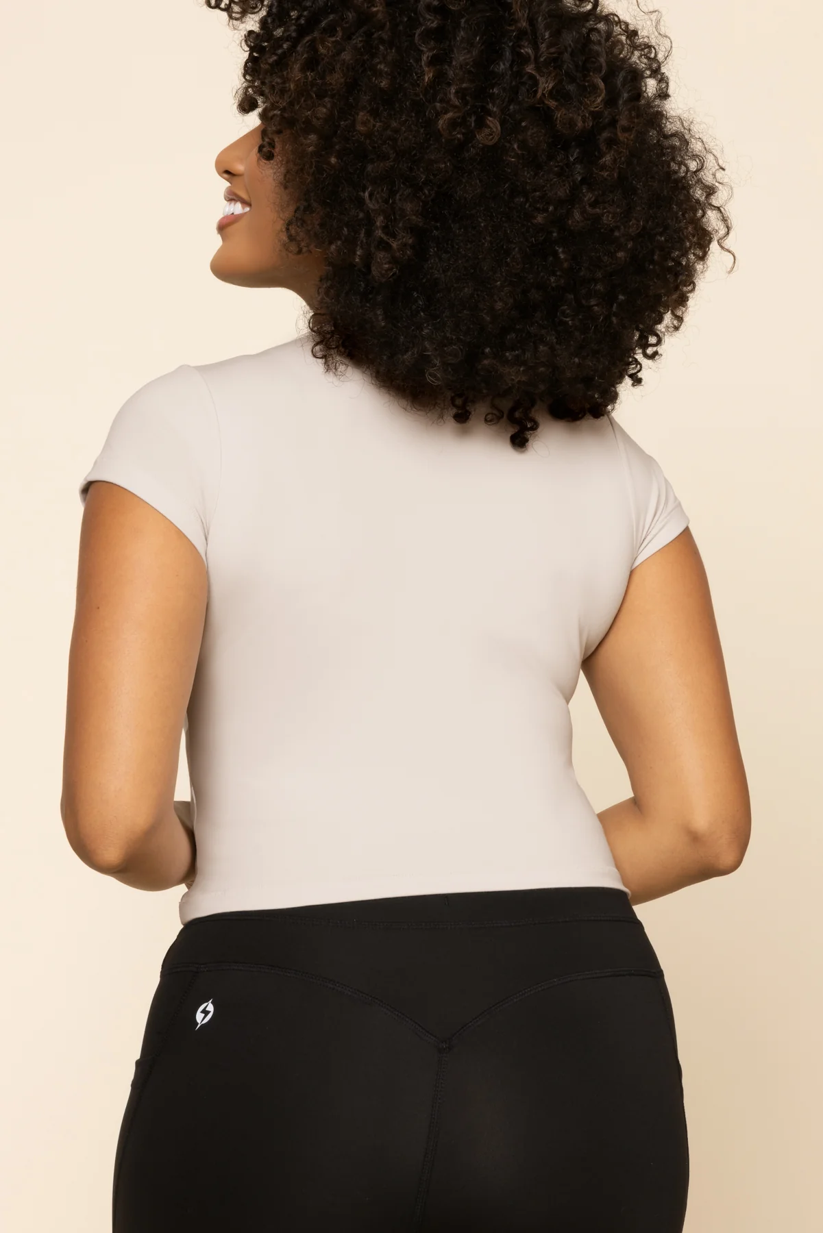 6392-call-me-baby-reversible-tee-cropped-oat-milk-1.webp