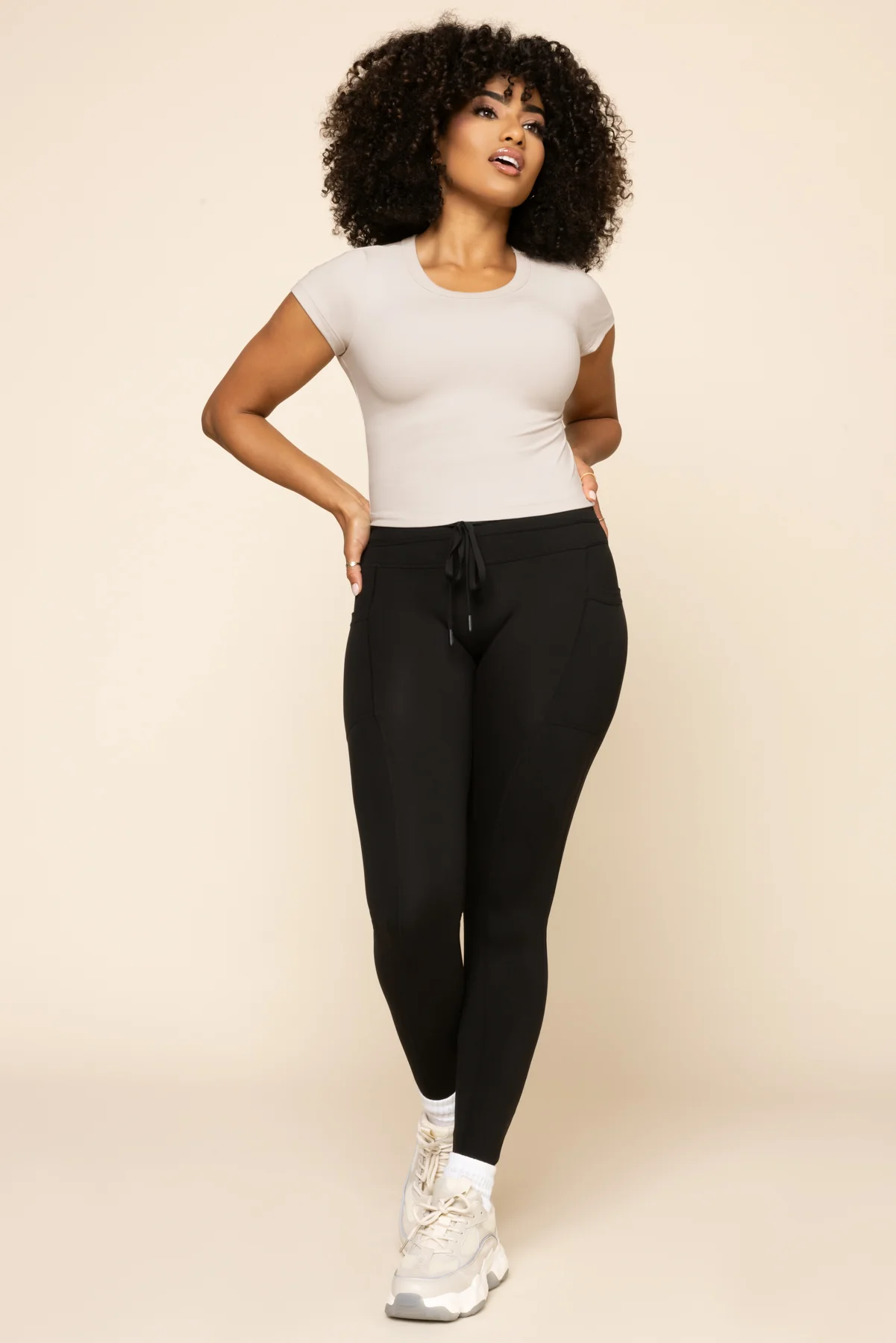 6392-call-me-baby-reversible-tee-cropped-oat-milk-1.webp