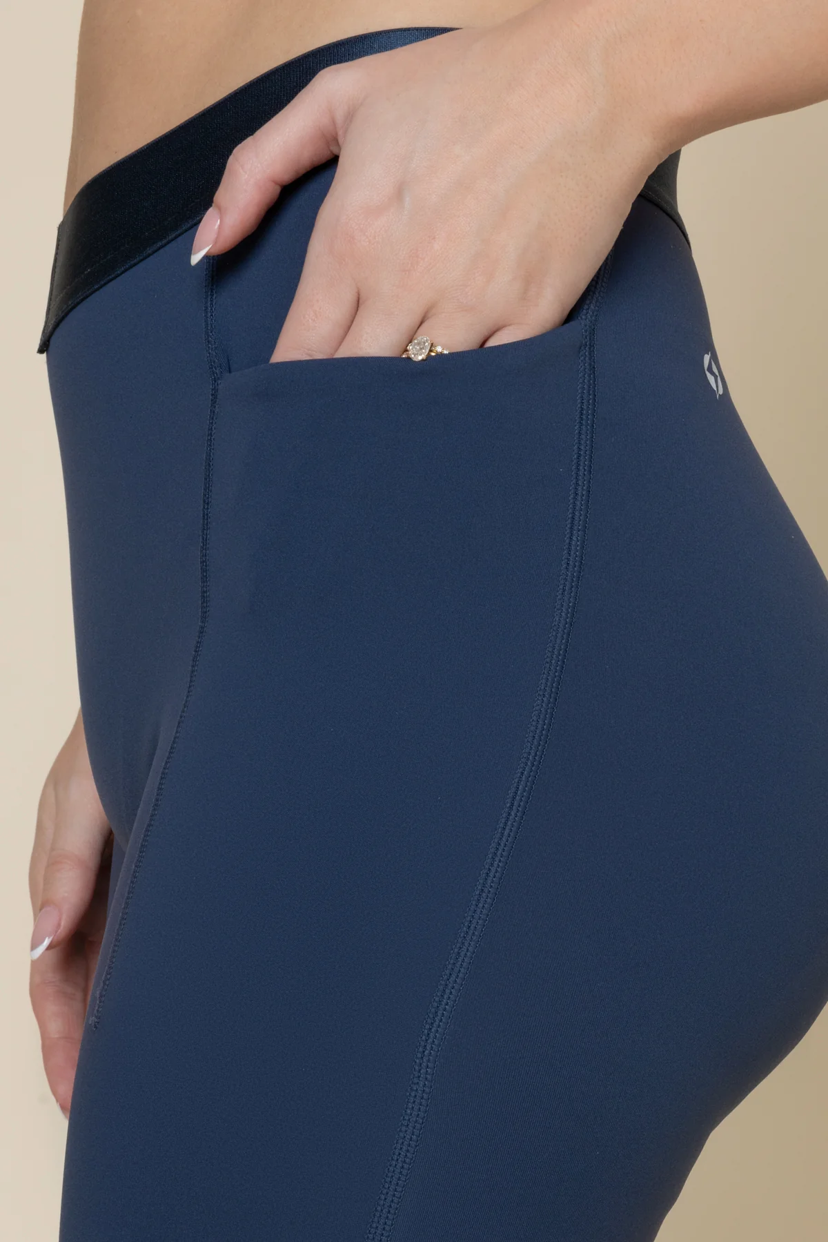 7804-contour-legging-navy-1.webp