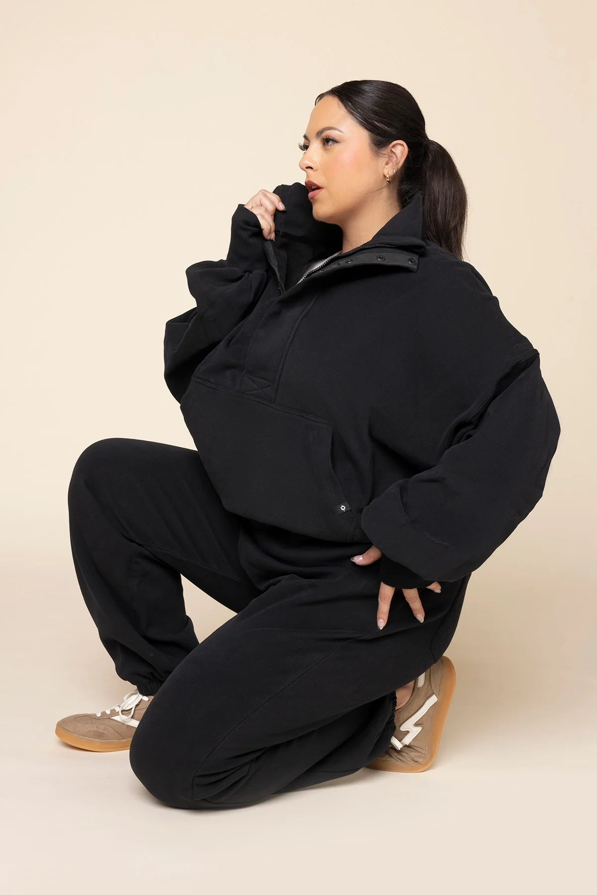 8933-ooey-gooey-sweatpant-black-1.webp