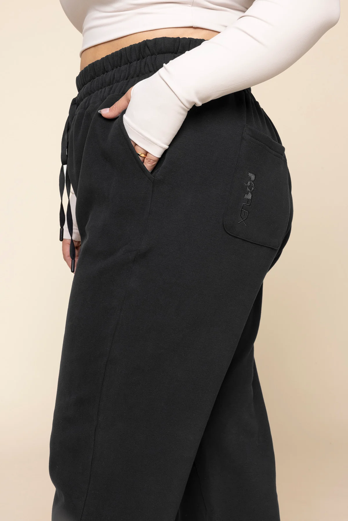 8933-ooey-gooey-sweatpant-black-1.webp