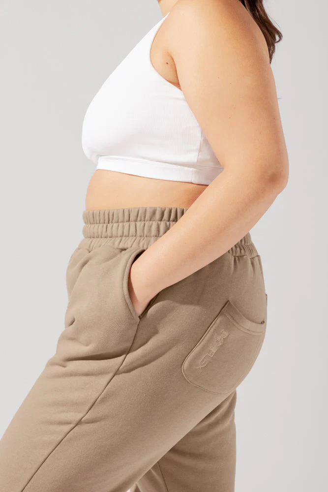 8973-cloud-rollover-sweatpant-milk-tea-1.webp