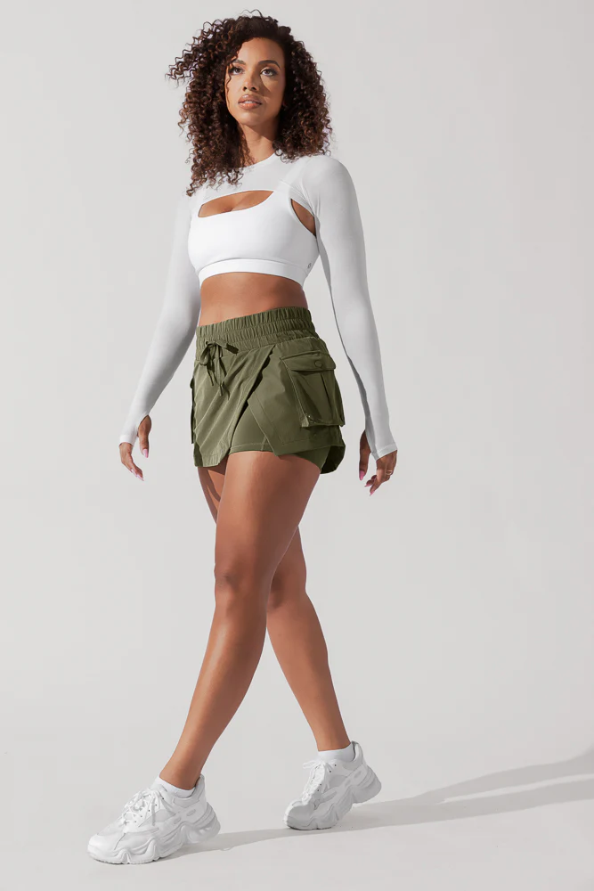 925-hiking-superskort-dark-olive-1.webp