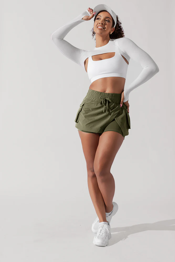 925-hiking-superskort-dark-olive-1.webp